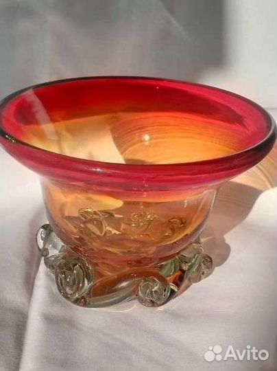 Вазы из красного стекла