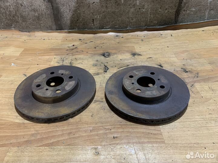 Тормозные диски передние Toyota Yaris