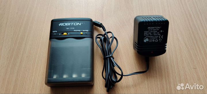 Зарядное устройство Robiton s100