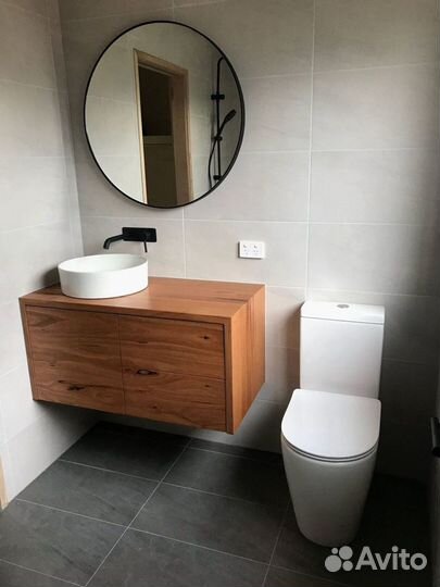 Зеркало круглое в металлической оправе