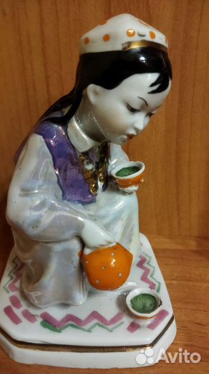 Статуэтка. Фарфоровая фигурка 