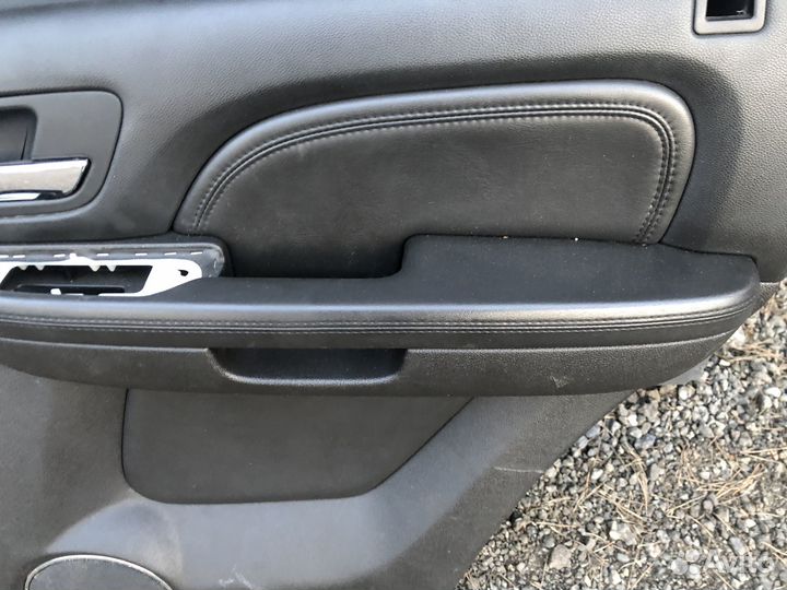 Обшивка двери задней Cadillac Escalade III 06-14