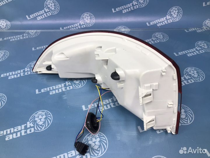 Фонарь задний наружный правый Skoda Superb