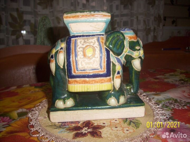 Слон фарфоровый