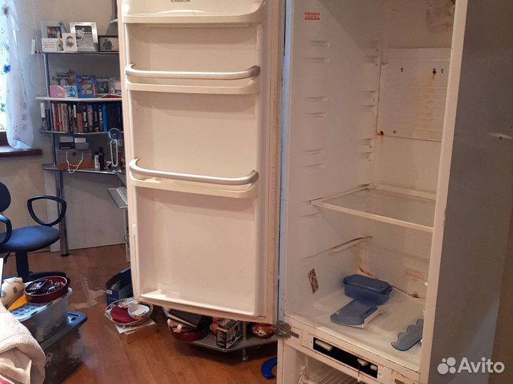 Встраиваемый холодильник на запчасти