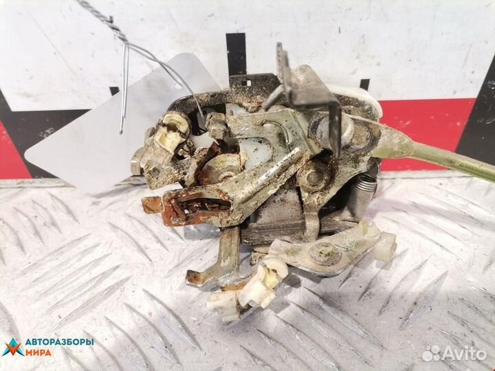 Замок двери передней правой Mazda 323 BF рест