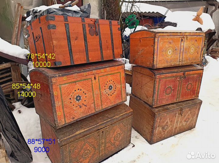 Сундук старинный