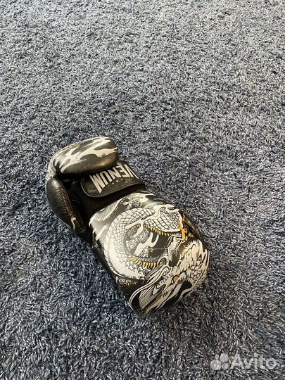 Боксерские перчатки Venum 14 oz