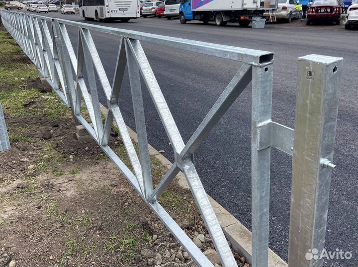 Пешеходные ограждения тротуаров