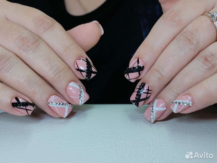 Маникюр с покрытием гель-лаком