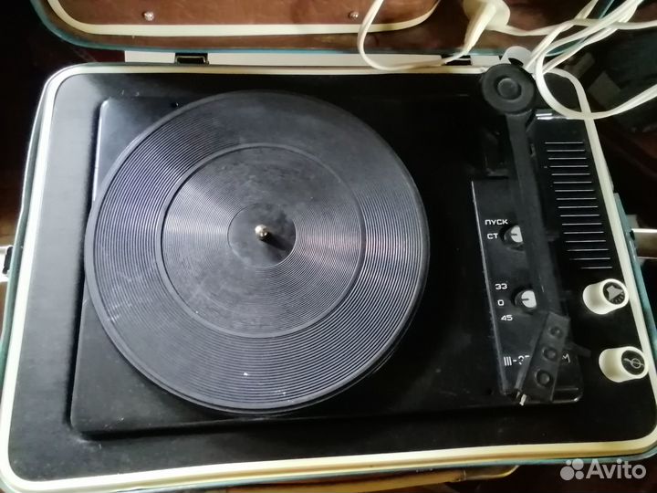 Виниловый проигрыватель Юность 301 и пластинки