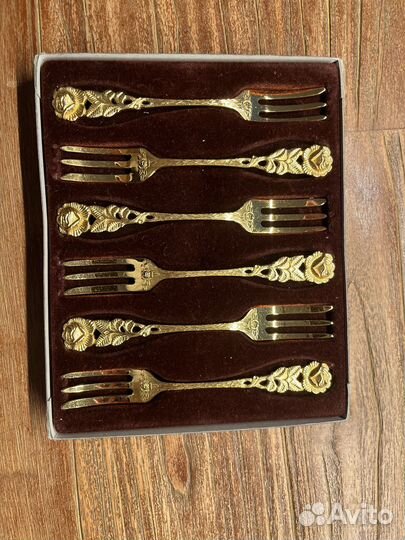 Набор десертных вилок и ложек
