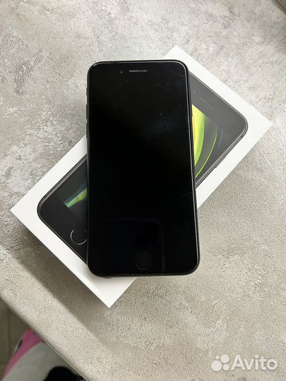 iPhone SE, 64 ГБ