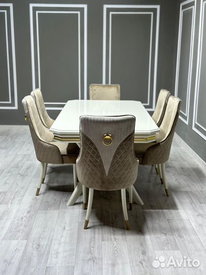Стол и стулья