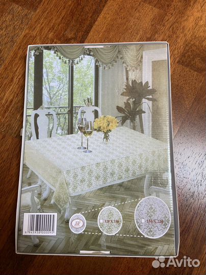 Набор новый скатерть и салфетки 150х220 см