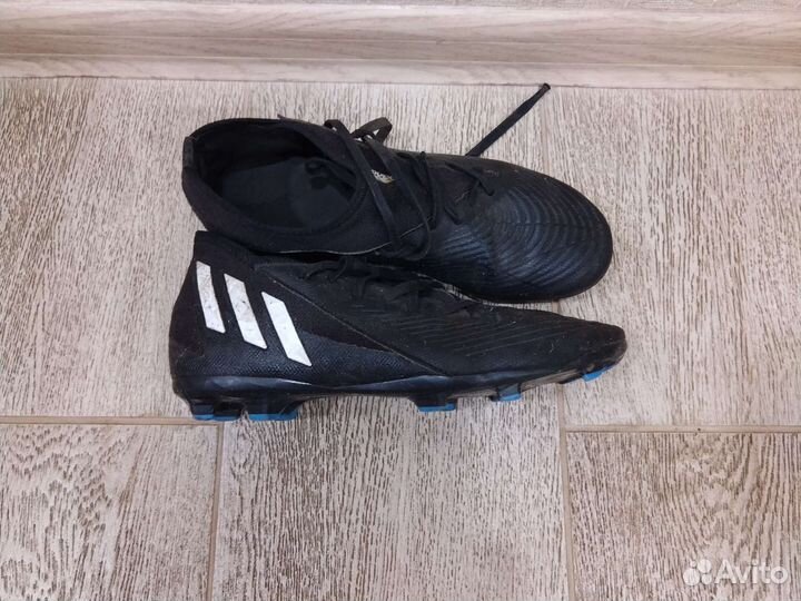 Футбольные бутсы adidas predator