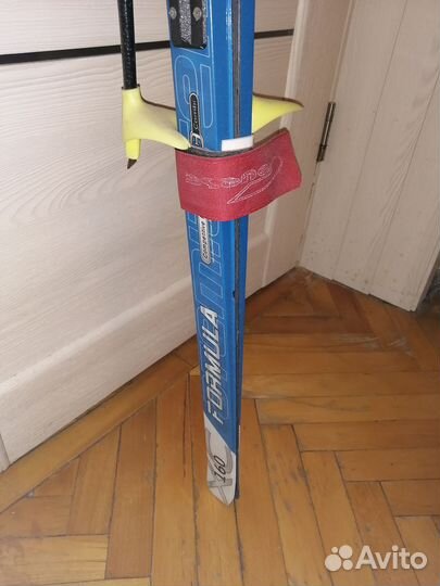 Лыжи, палки и ботинки