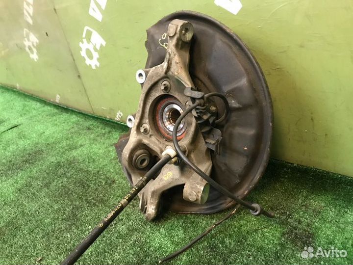 Кулак ступица задний левый Mercedes W204