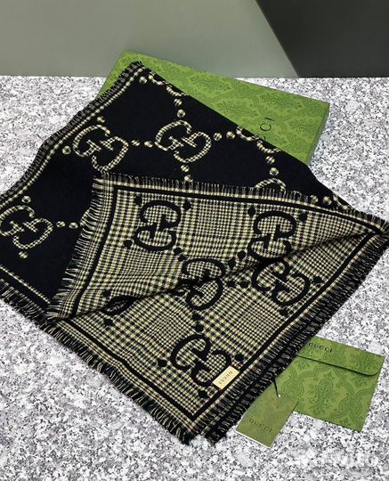 Жаккардовый вязаный шарф Gucci