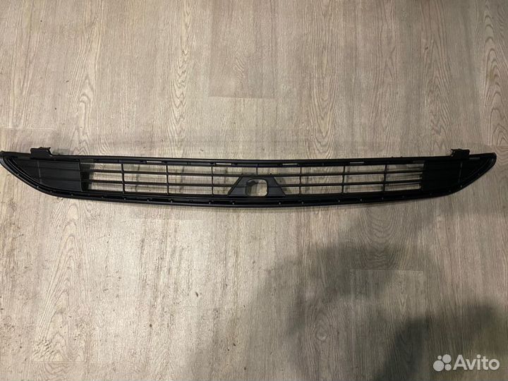 Решетка бампера 2015 -2019 Toyota Rav4