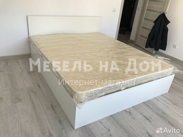 Кровать с матрасом