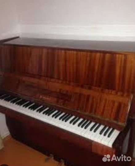 Фортепиано красный октябрь