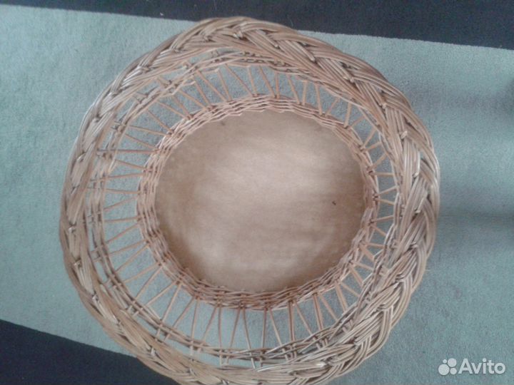 Плетеная корзина из лозы