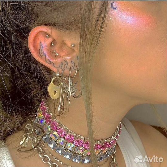 Мастер пирсинга