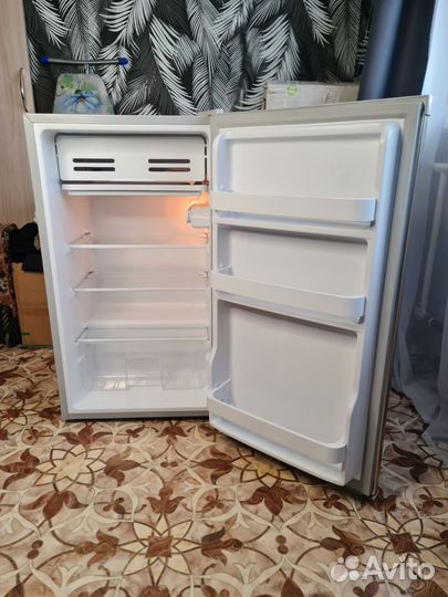 Холодильник мини Midea. Объём 93л, Высота 85см