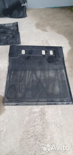 Комплект резиновых ковриков оригинал в хорошем сос