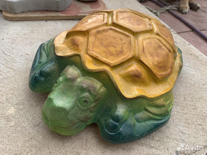 Лягушка, черепаха и крокодил из бетона