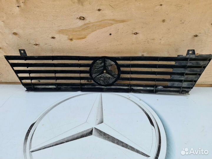 Решетка радиатора Mercedes W638