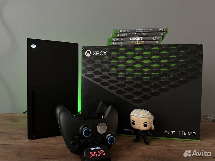 Xbox Series X + 2 геймпада(с 2 АКБ) + игры