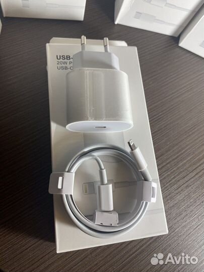 Зарядное устройство на iPhone 20w