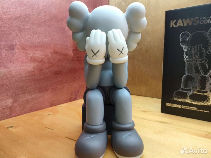Kaws фигурка Кавс большая 28см Passing Through