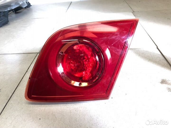 Фонарь В крышку багажника задний правый Mazda