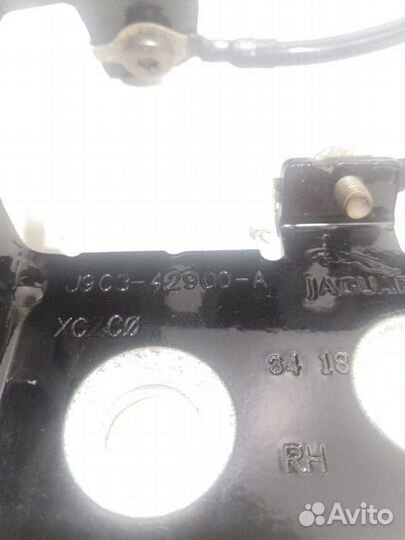 Петля крышки багажника правая Jaguar E-Pace 2020