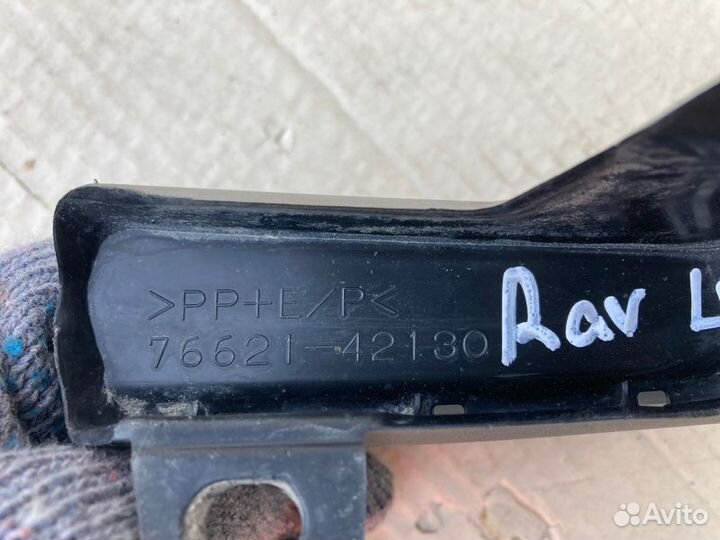Брызговик передний правый Toyota Rav4 50 2018
