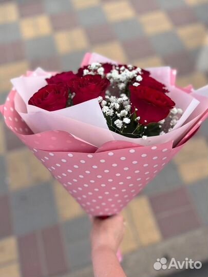 Букет из роз и гипсофилы