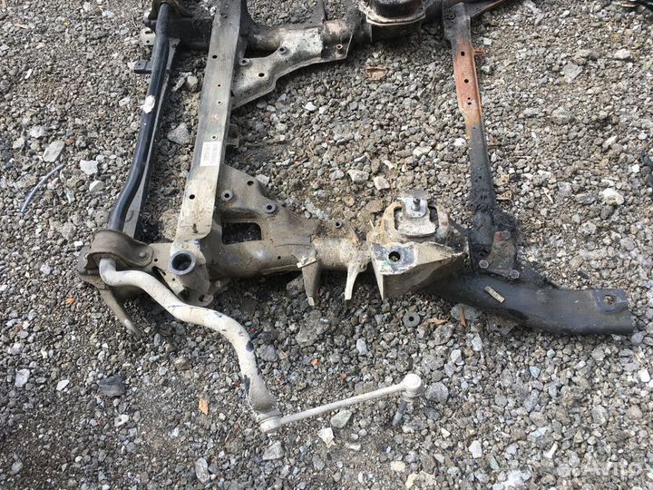 Балка подрамник передний BMW X5 X6 E70 E71