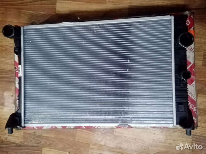Радиатор охлаждения Mercedes