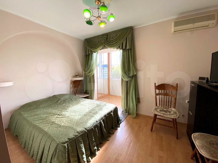 2-к. квартира, 70 м², 6/6 эт.