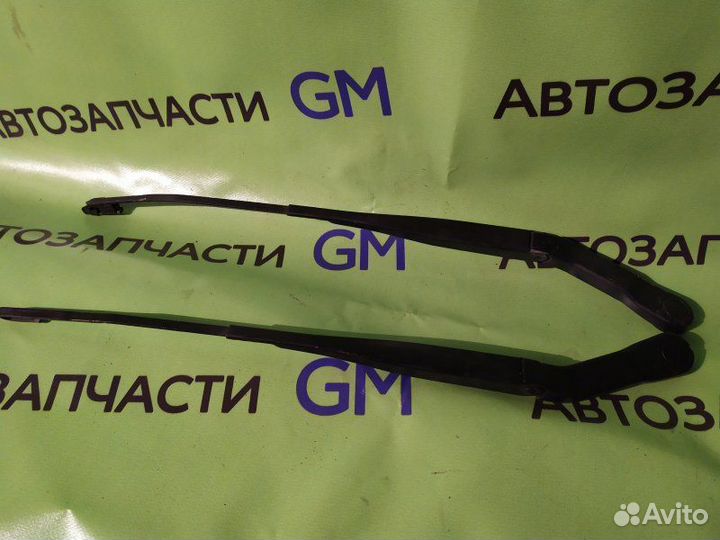Поводок стеклоочистителя передний правый Opel