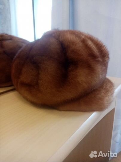 Женские меховые шапки