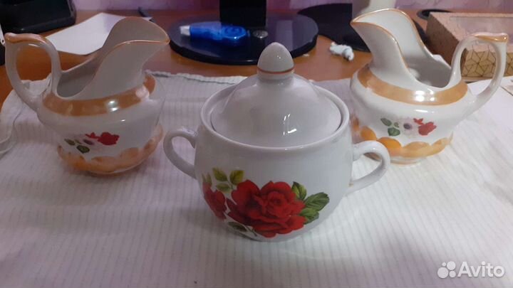 Молочники и сахарница