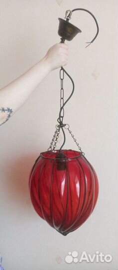Люстры из красного стекла