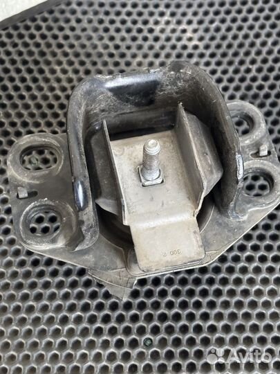 Подушка двигатеоя renault symbol 1, 2, clio 2