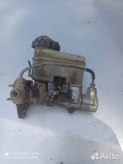 Главный тормозной цилиндр Toyota Corolla E100