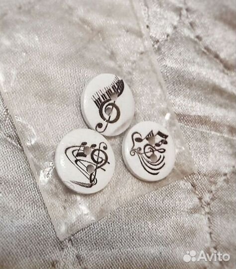 Деревянные пуговицы и бусины