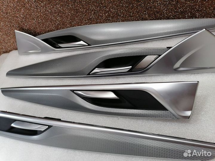 Декоративная накладка двери BMW G30